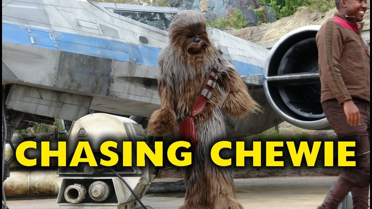 A day in the life of Chewbacca | Star Wars: Galaxys Edge 1